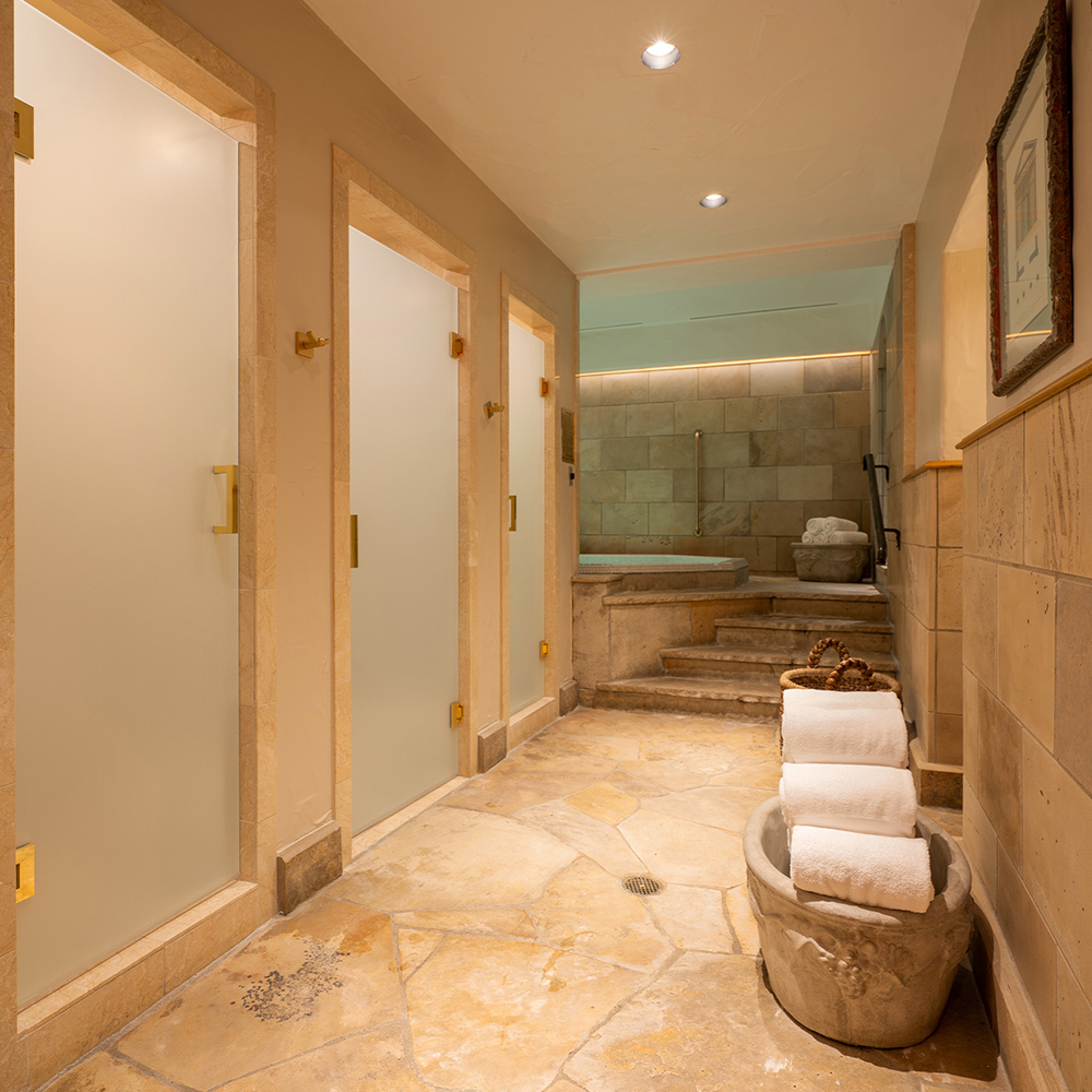 Chateau Beaver Creek Showers 2023 06 08 170342